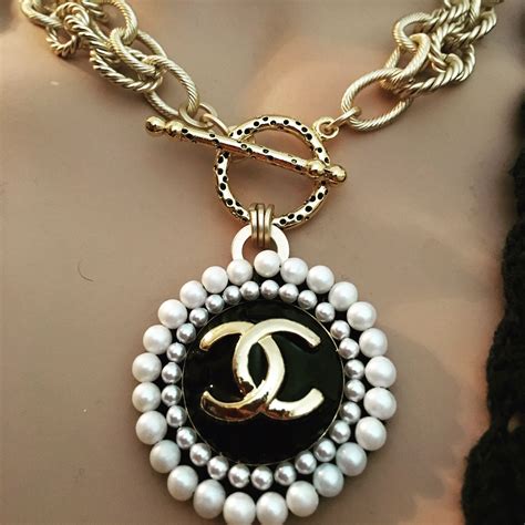 chanel accesoires|Chanel inspired accessories.